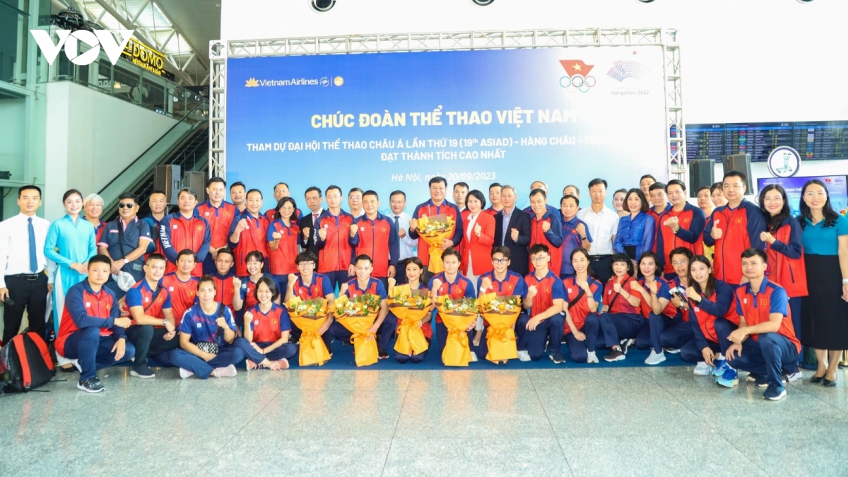 Vietnamese athletes depart for ASIAD 19 in Hangzhou, China